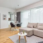 Family With Air-conditioning, Balcony, Free Parking! Lägenhet