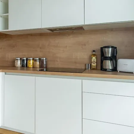 Family With Air-conditioning, Balcony, Free Parking! Lejlighed