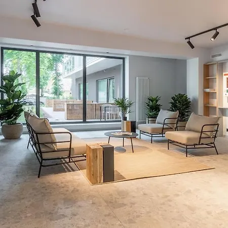 Lejlighed Family With Air-conditioning, Balcony, Free Parking!