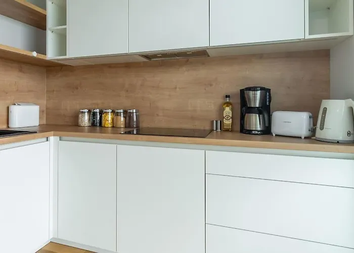 Family With Air-conditioning, Balcony, Free Parking! Lejlighed