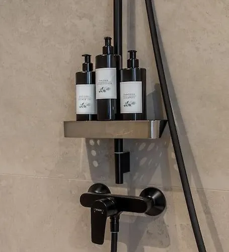 Family With Air-conditioning, Balcony, Free Parking! Lejlighed