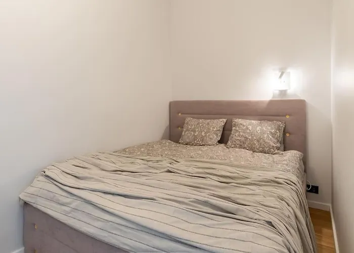 Lejlighed Family With Air-conditioning, Balcony, Free Parking! *